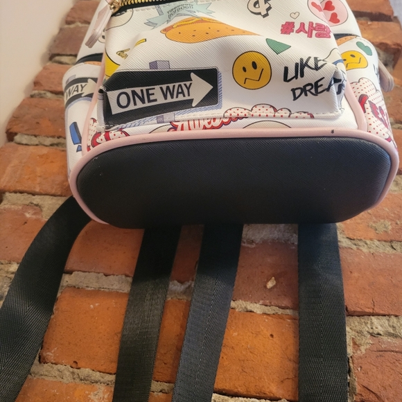 Awesome purse backpack style graphic cartoon print - Picture 2 of 8